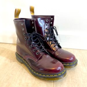 Dr. Martens oxblood (1460)